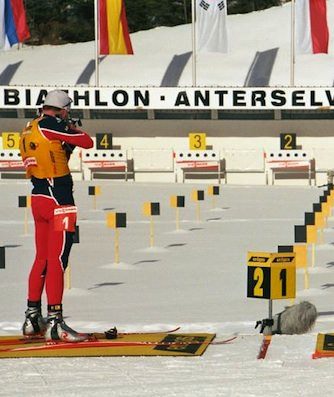 "Biathlon-Weltcup 2006 Antholz 1" by Götz A. Primke from Muenchen, Germany - Biathlon_WC_Antholz_2006_01_Film3_MassenDamen_13. Licensed under Creative Commons Attribution-Share Alike 2.0 via Wikimedia Commons